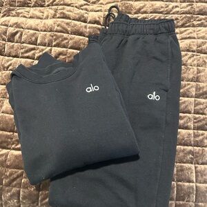 ALO Yoga Black Sweatshirt & Joggers Set